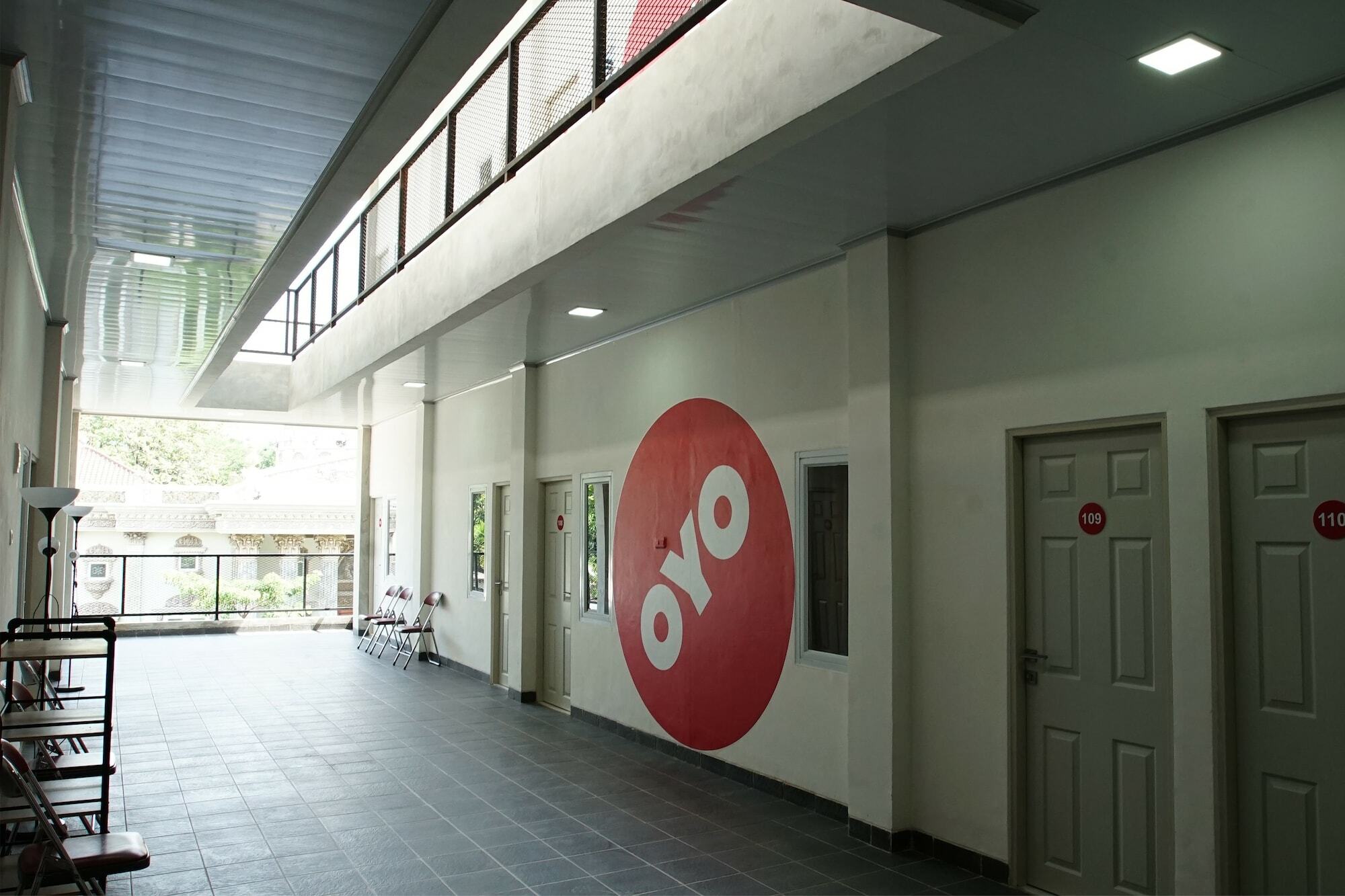 מלון פאלמבאנג Oyo 183 The Pipe House מראה חיצוני תמונה
